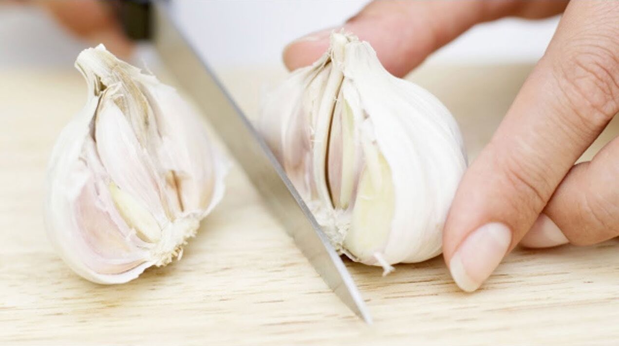 Garlic - a folk remedy for nail fungus